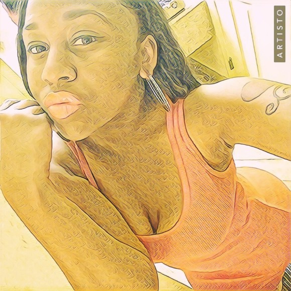 Meet your Posher, Jennifer - Picture 1 of 1